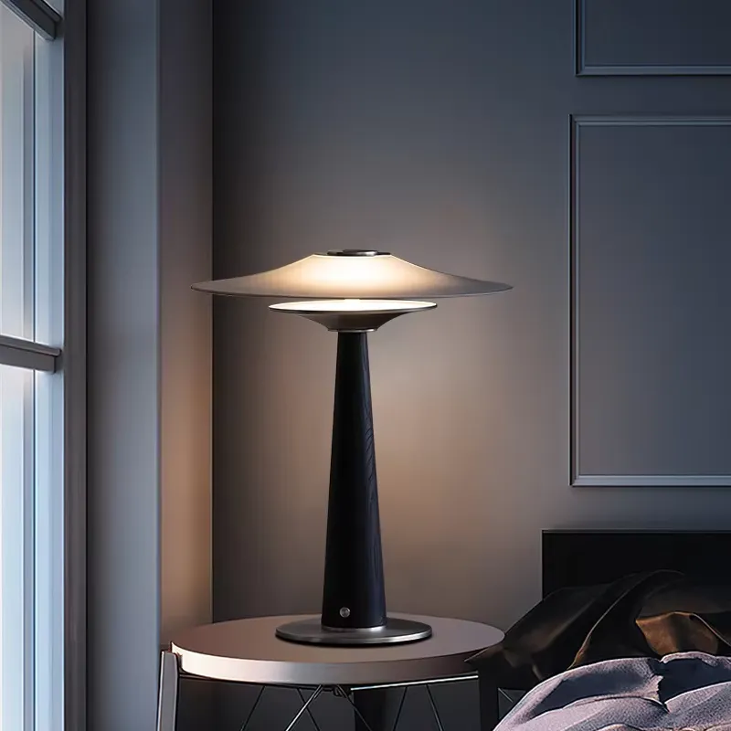 モダンな高級感あふれるスカンジナビアデザインのデスクランプ。 - Solar Lamp のレビューと価格